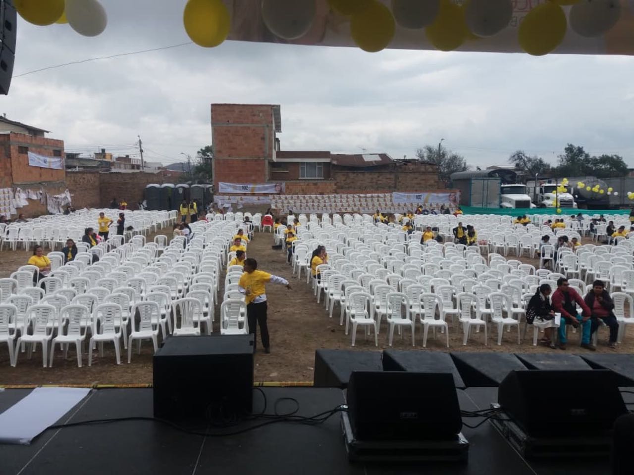 Alquiler de sillas para evento masivo en Bogotá